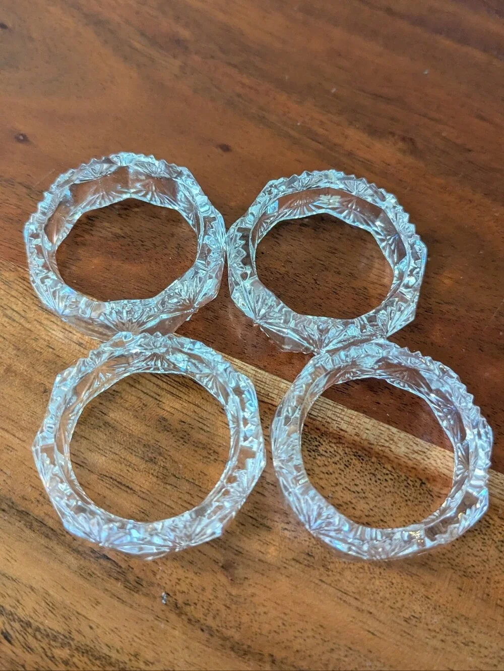 Set Of 4 Clear Cut Glass Napkin Rings Fan Shell Pattern Sparkle Classic